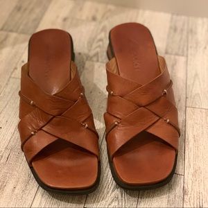 Clarks Leather Tan Open toe Mules 6.5M